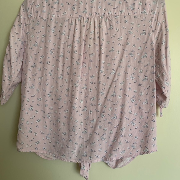 Soft pink Abercrombie blouse - Picture 2 of 4